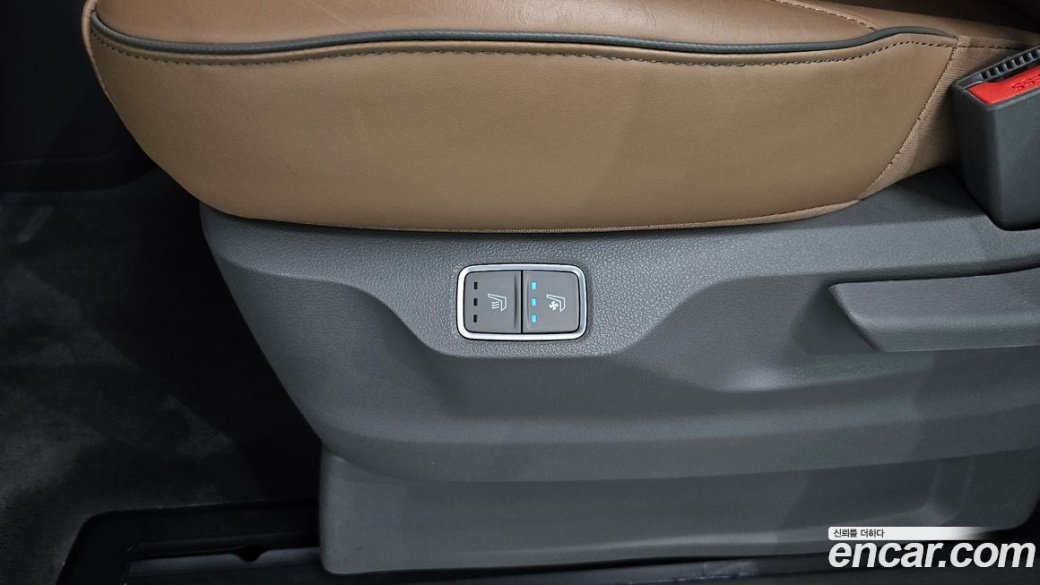 Hyundai Staria 4WD Lounge 9-Seater, 2022