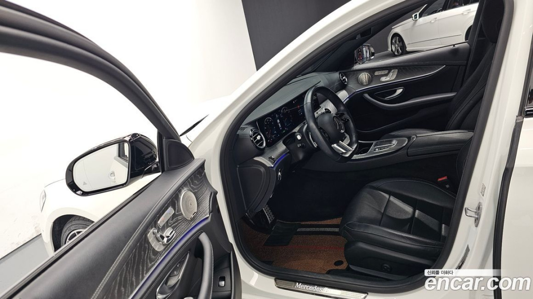 Mercedes-Benz E-Class E350 4MATIC AMG Line, 2023