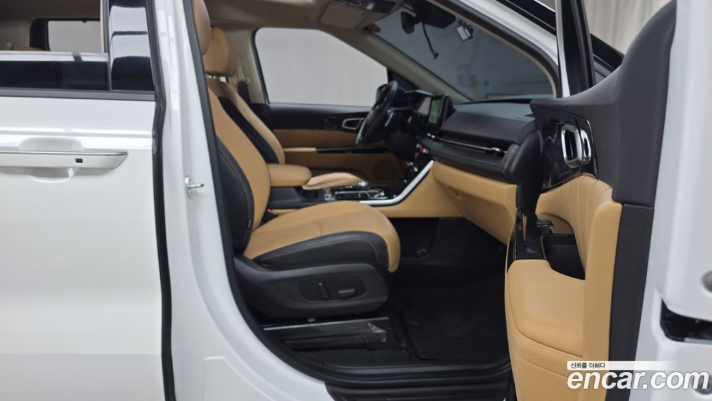 Kia Carnival 9-Seater Signature, 2023