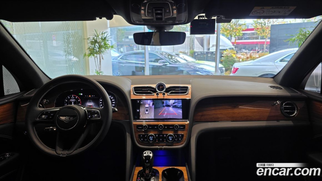 Bentley Bentayga 4.0 V8 Base, 2025