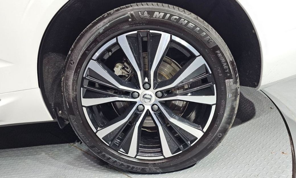 Volvo XC60 B6 Ultra Bright, 2025
