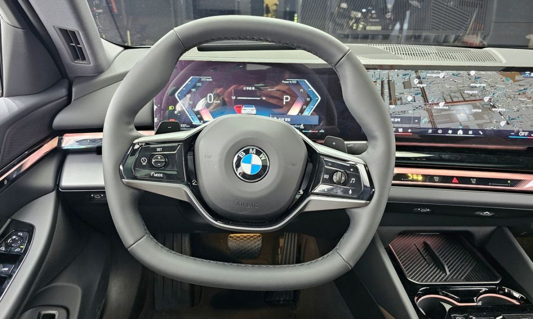 BMW 5-Series 520i, 2025