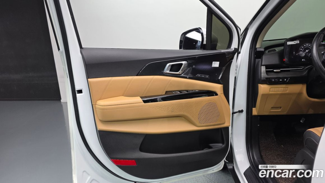Kia Carnival 9-Seater Signature, 2023