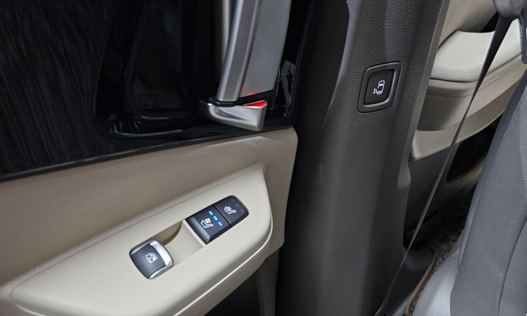 Kia Carnival 7-Seater Signature, 2024