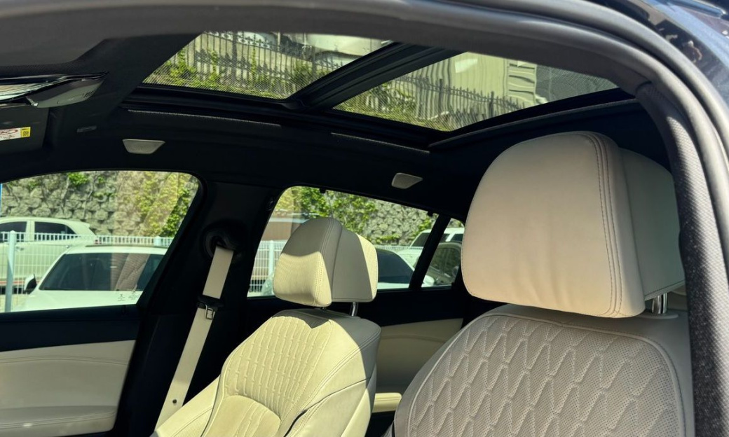 BMW X6 M50i, 2022