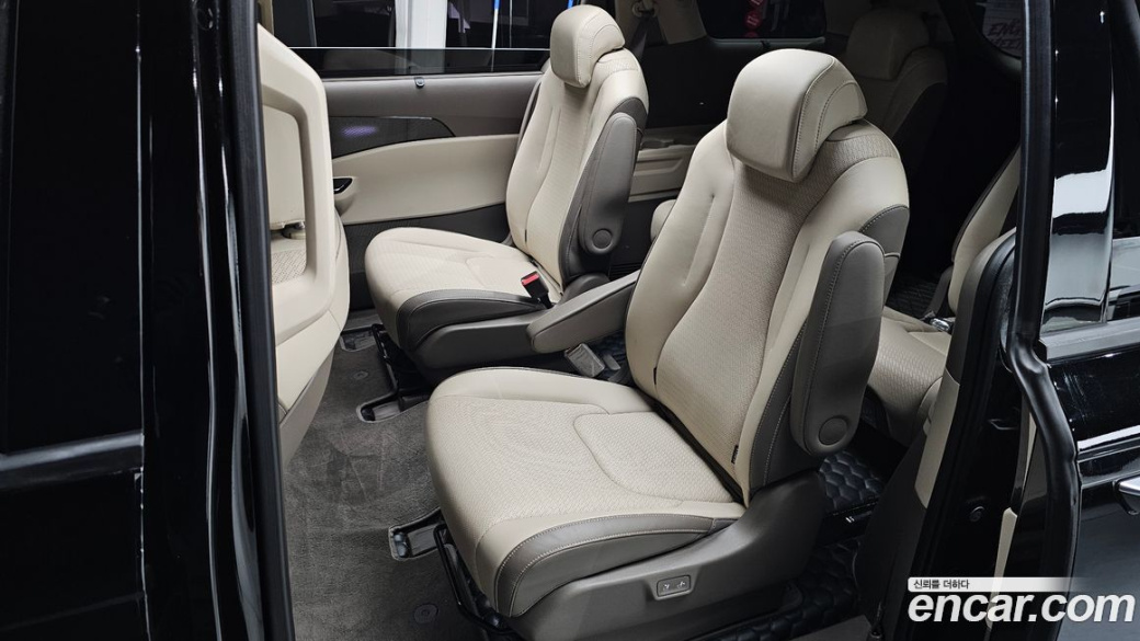 Kia Carnival 9-Seater Signature, 2023