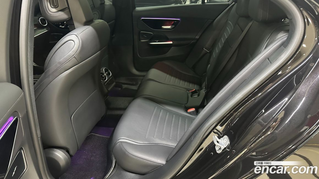 Mercedes-Benz C-Class C300 4MATIC AMG Line, 2024