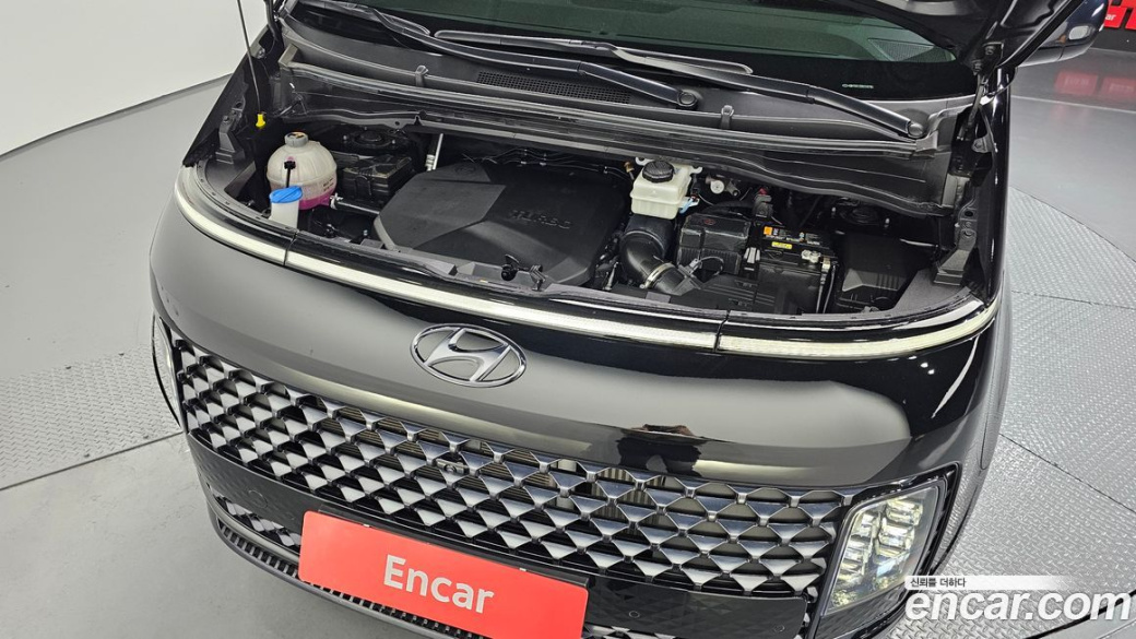 Hyundai Staria 4WD Lounge 7-Seater, 2024