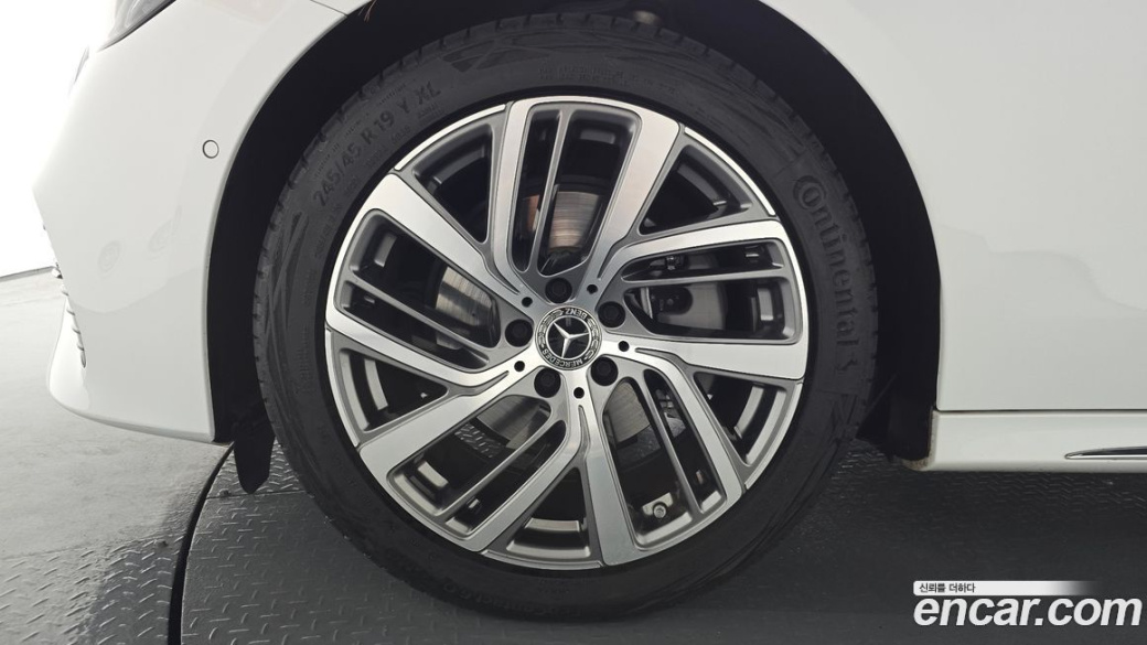 Mercedes-Benz E-Class E220d 4MATIC Exclusive, 2024