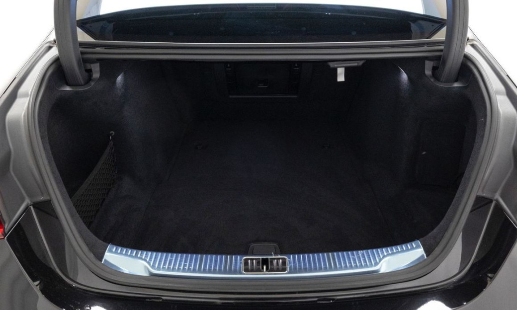 Mercedes-Benz S-Class S500 4MATIC, 2026