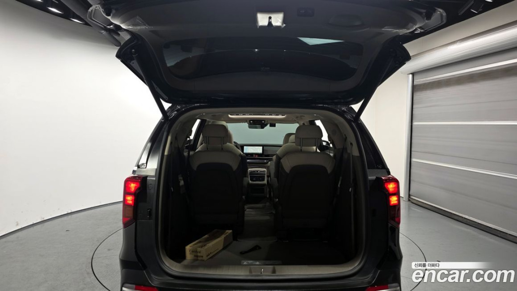 Kia Carnival 9-Seater Signature, 2025