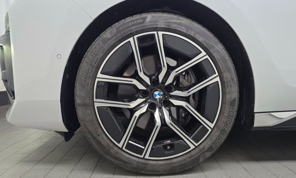 BMW 7-Series 740i xDrive M Sport, 2025