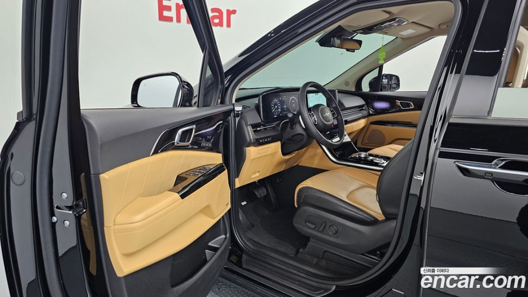 Kia Carnival 7-Seater Signature, 2023