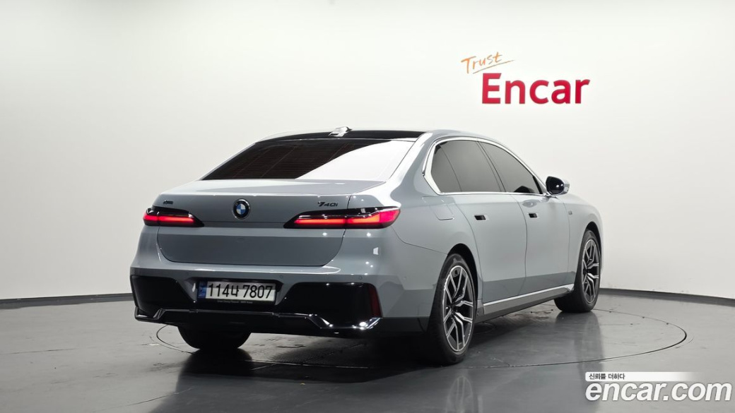 BMW 7-Series 740i sDrive M Sport Individual, 2023