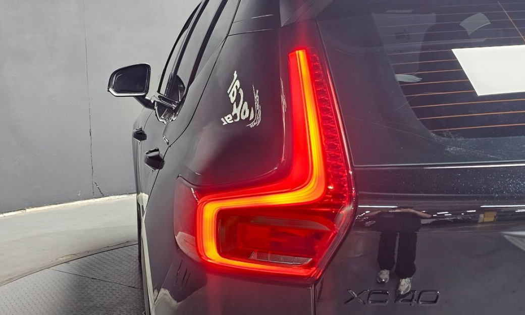 Volvo XC40 B4 Black Edition, 2025