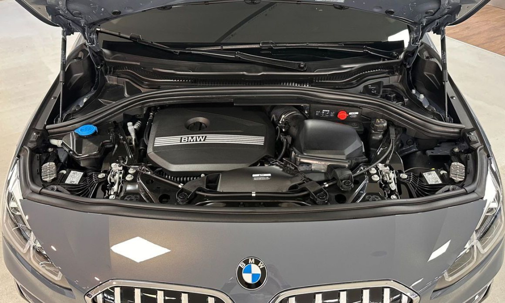 BMW 2-Series 220i Luxury, 2023