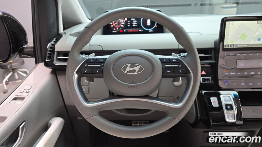 Hyundai Staria 4WD Lounge 9-Seater, 2025