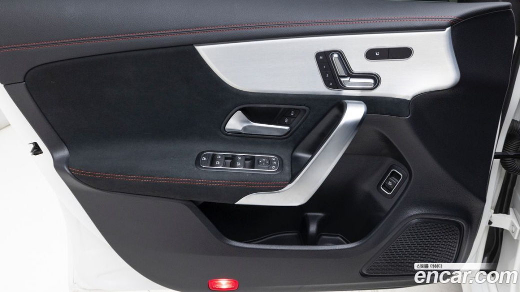 Mercedes-Benz CLA-Class CLA250 4MATIC, 2025