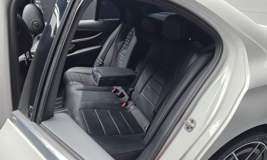 Mercedes-Benz E-Class E220d 4MATIC AMG Line, 2023