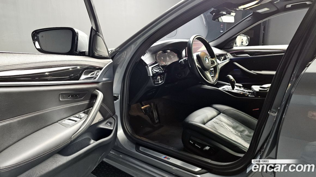 BMW 5-Series 530i xDrive M Sport Package, 2023