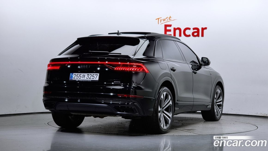 Audi Q8 55 TFSI Quattro Premium, 2023
