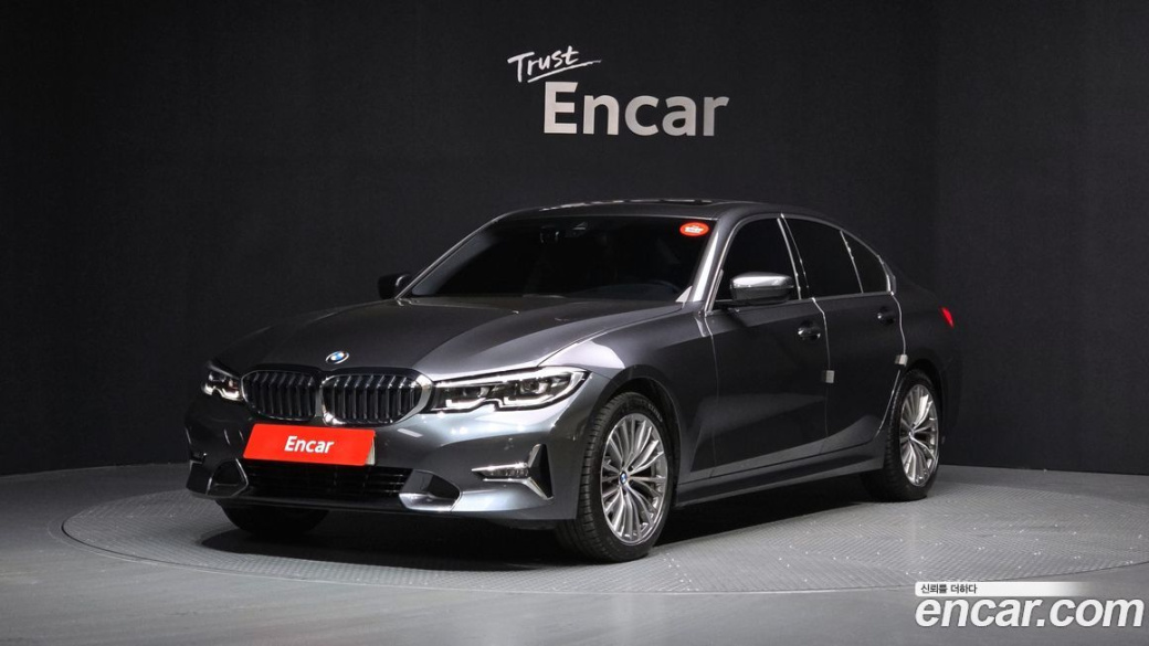 BMW 3-Series 320i Luxury, 2022