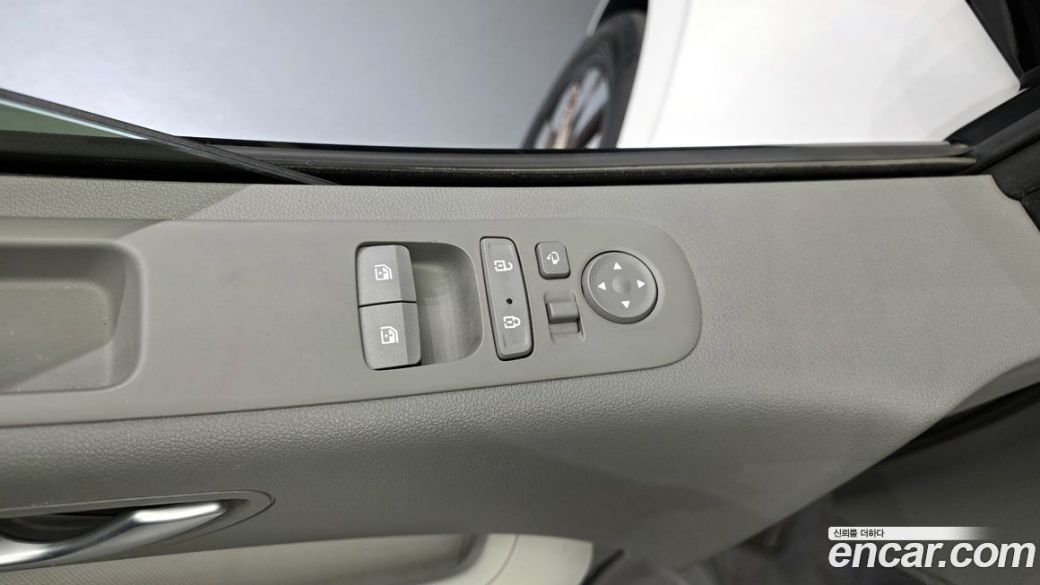 Hyundai Staria 4WD Lounge 9-Seater, 2022