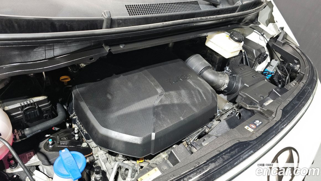 Hyundai Staria 4WD Lounge 9-Seater, 2024