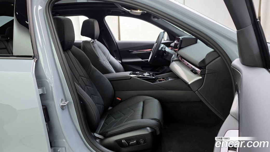 BMW 5-Series 520i M Sport, 2025