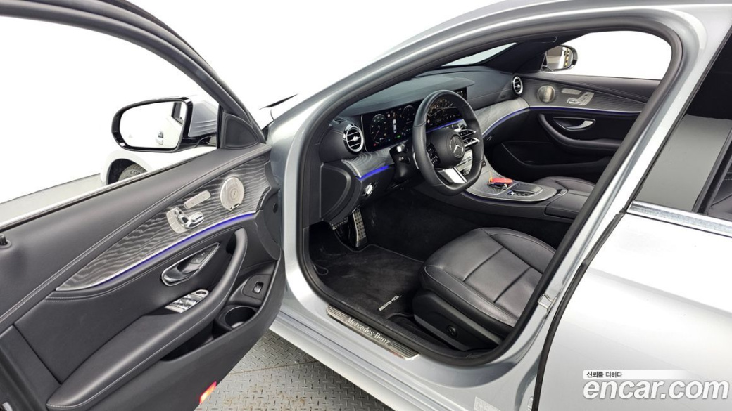 Mercedes-Benz E-Class E350 4MATIC AMG Line, 2022