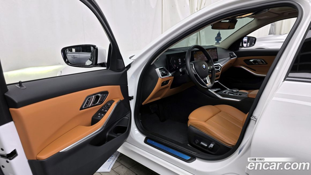 BMW 3-Series 320i, 2023