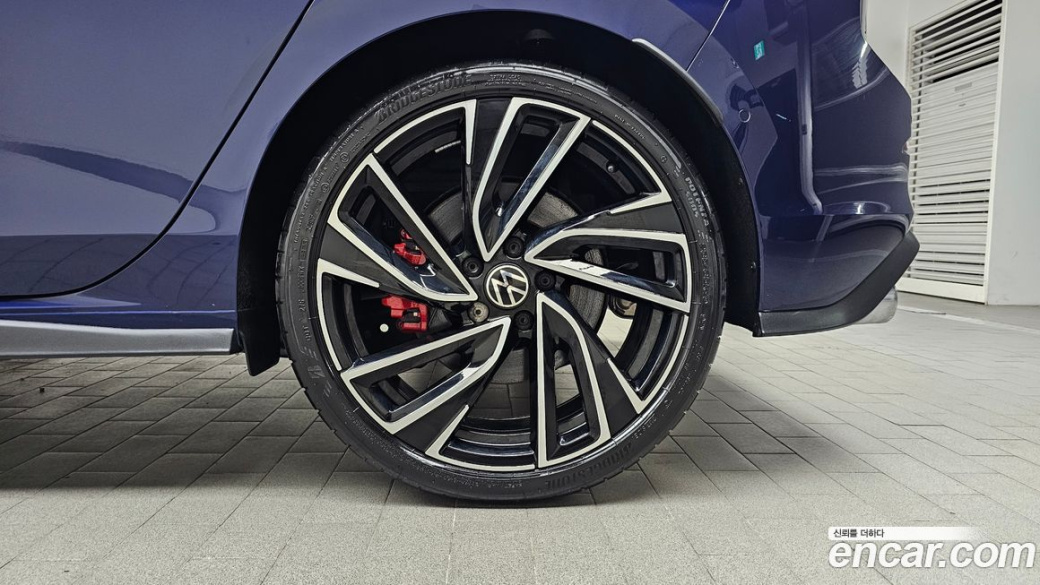 Volkswagen Golf 2.0 GTI, 2024