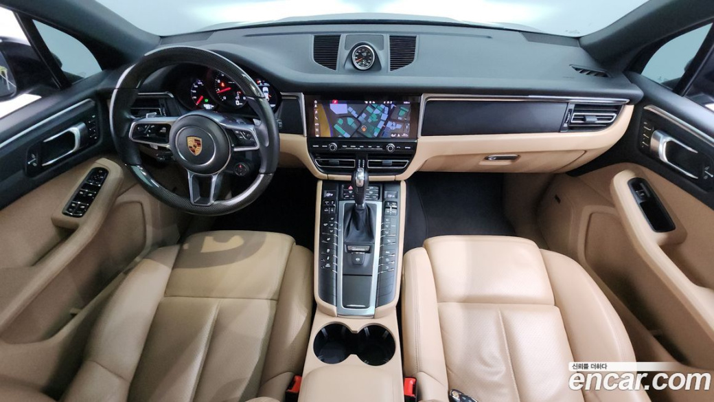 Porsche Macan 2.0, 2021