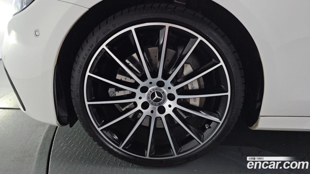 Mercedes-Benz E-Class E350 4MATIC AMG Line, 2023