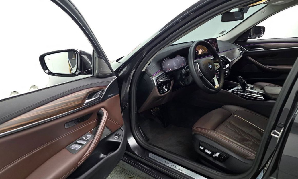 BMW 5-Series 530i xDrive Luxury, 2022