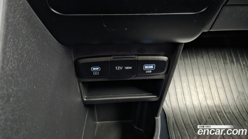 Hyundai Staria Tourer 9-Seater, 2025