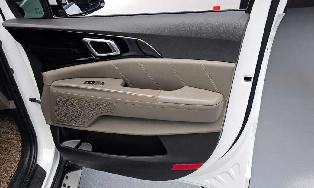 Kia Carnival 9-Seater Signature, 2025