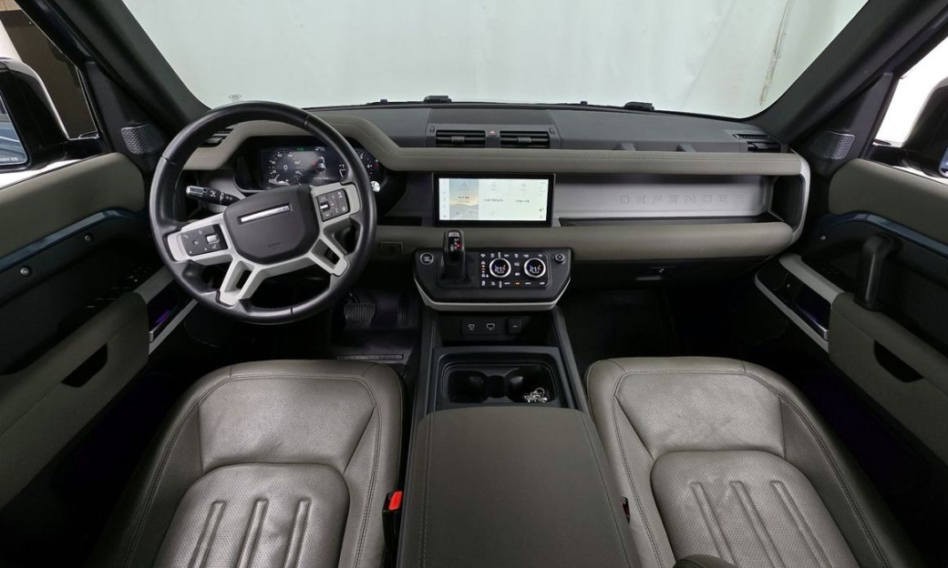 Land Rover Defender 110 D250 SE, 2022
