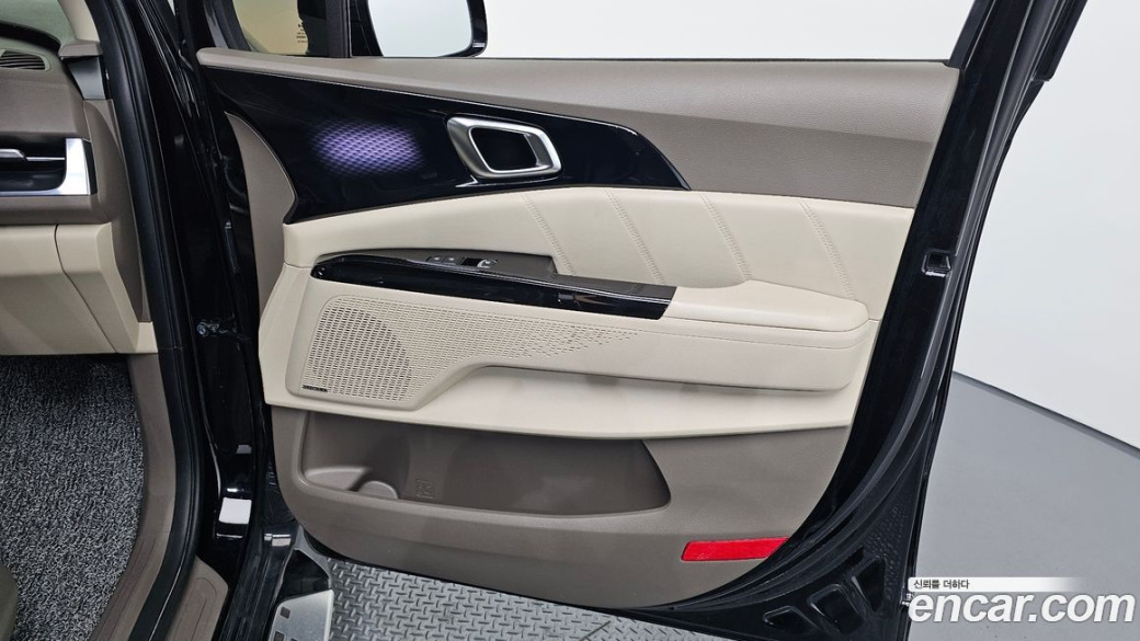 Kia Carnival 9-Seater Hi-Limousine, 2023