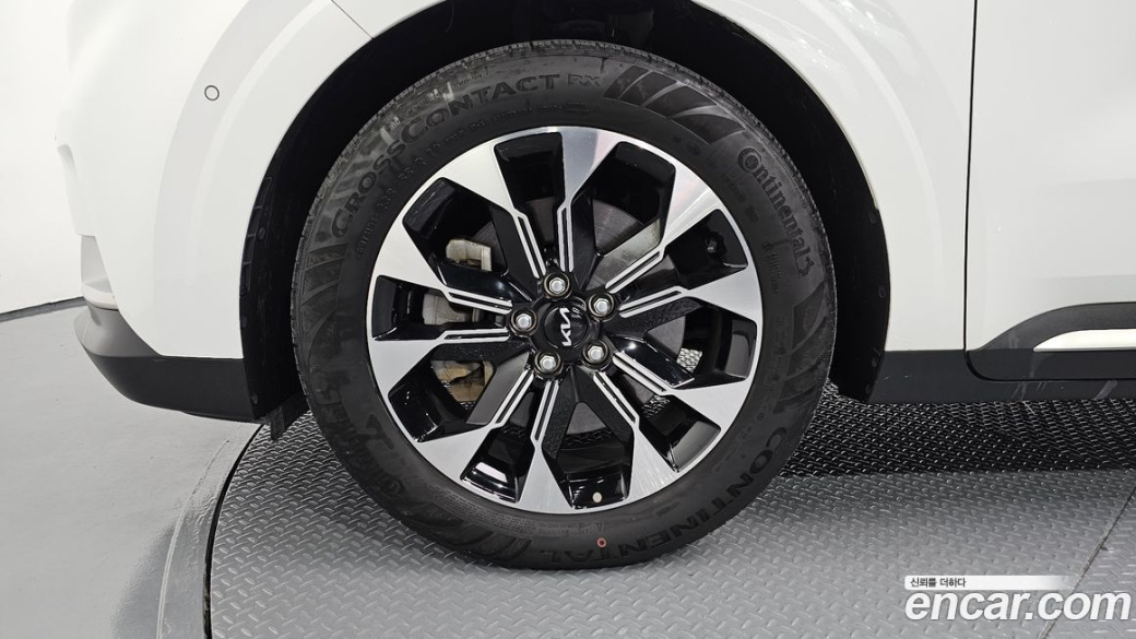 Kia Carnival 7-Seater Signature, 2023
