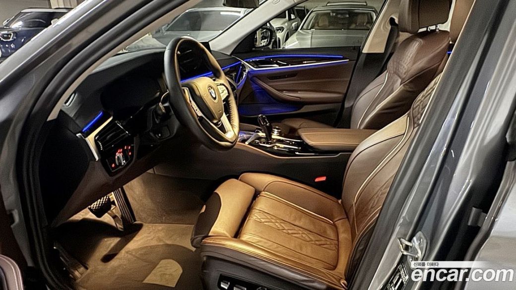 BMW 5-Series 523d Luxury, 2023