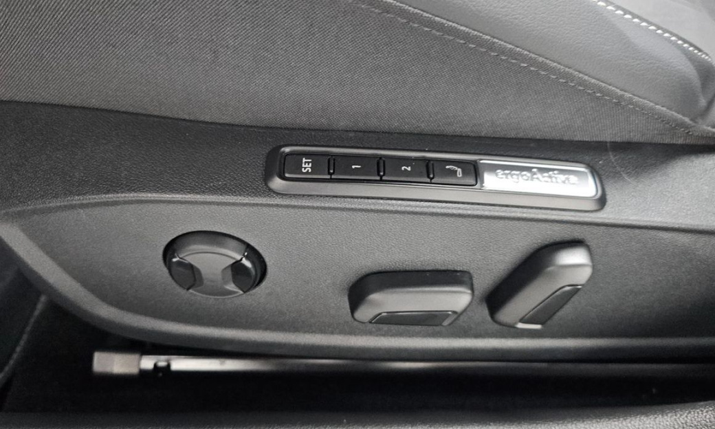 Volkswagen Golf 2.0 TDI Prestige, 2025