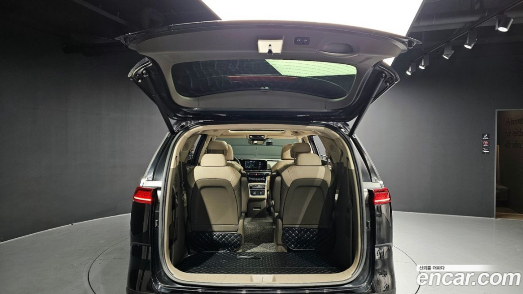 Kia Carnival 9-Seater Signature, 2022