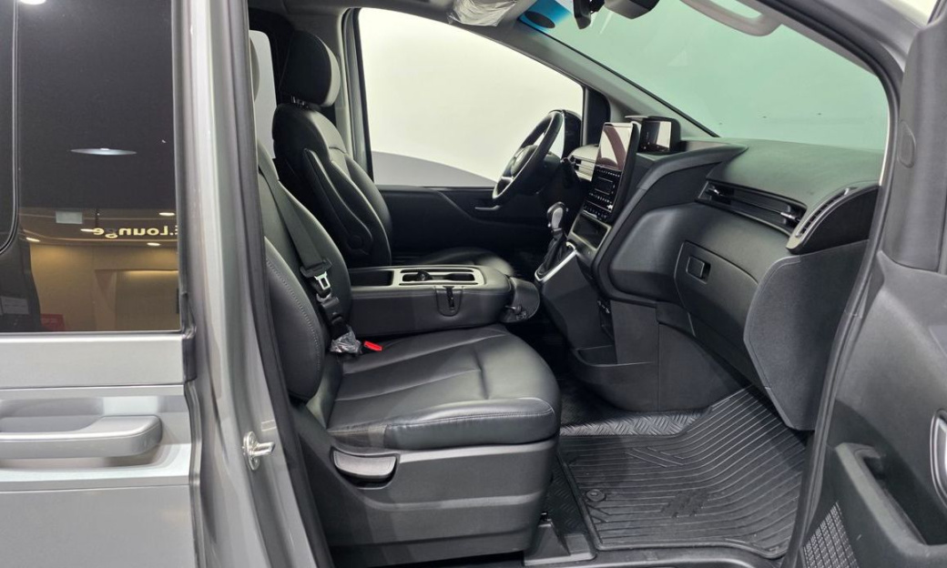 Hyundai Staria 4WD Tourer 9-Seater, 2023