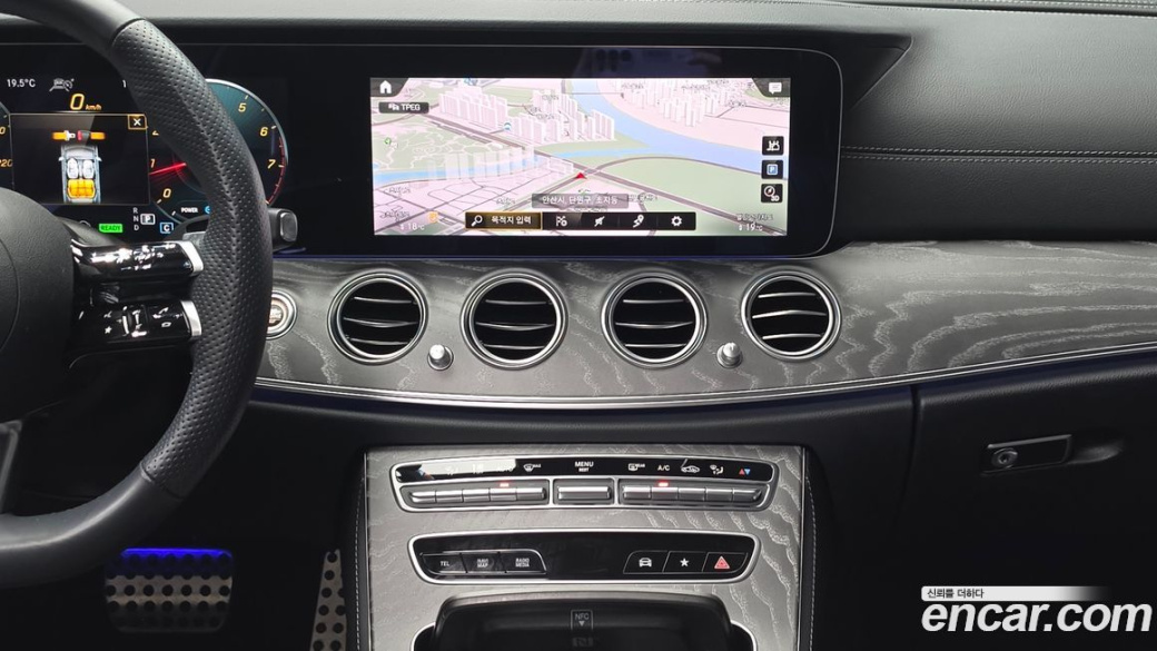Mercedes-Benz E-Class E350 4MATIC AMG Line, 2023