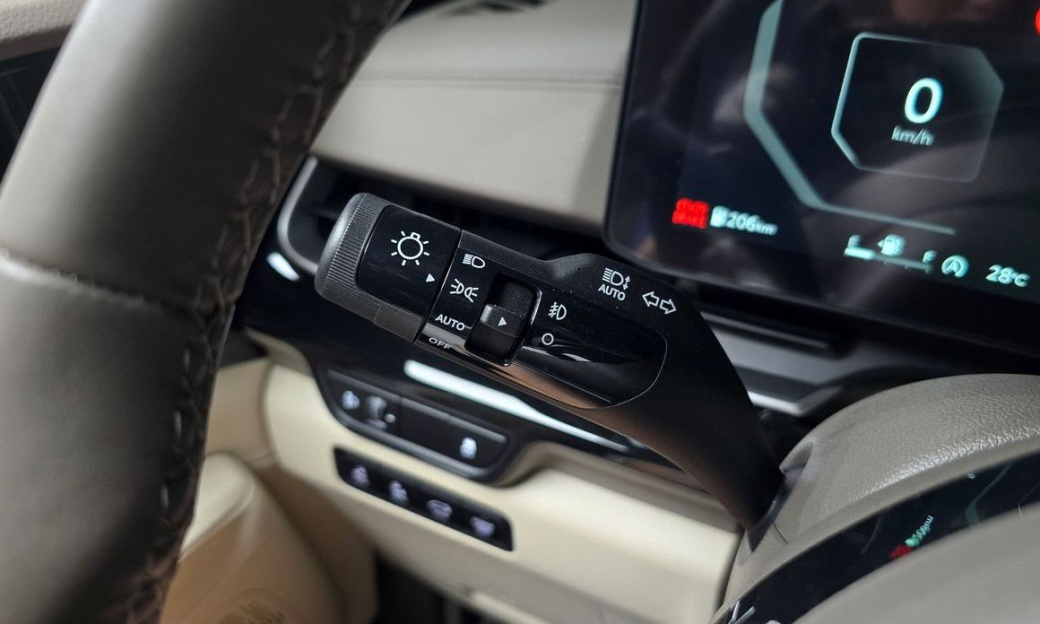 Kia Carnival 9-Seater Signature, 2024
