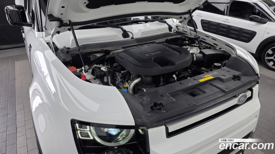 Land Rover Defender 90 D250 SE, 2022