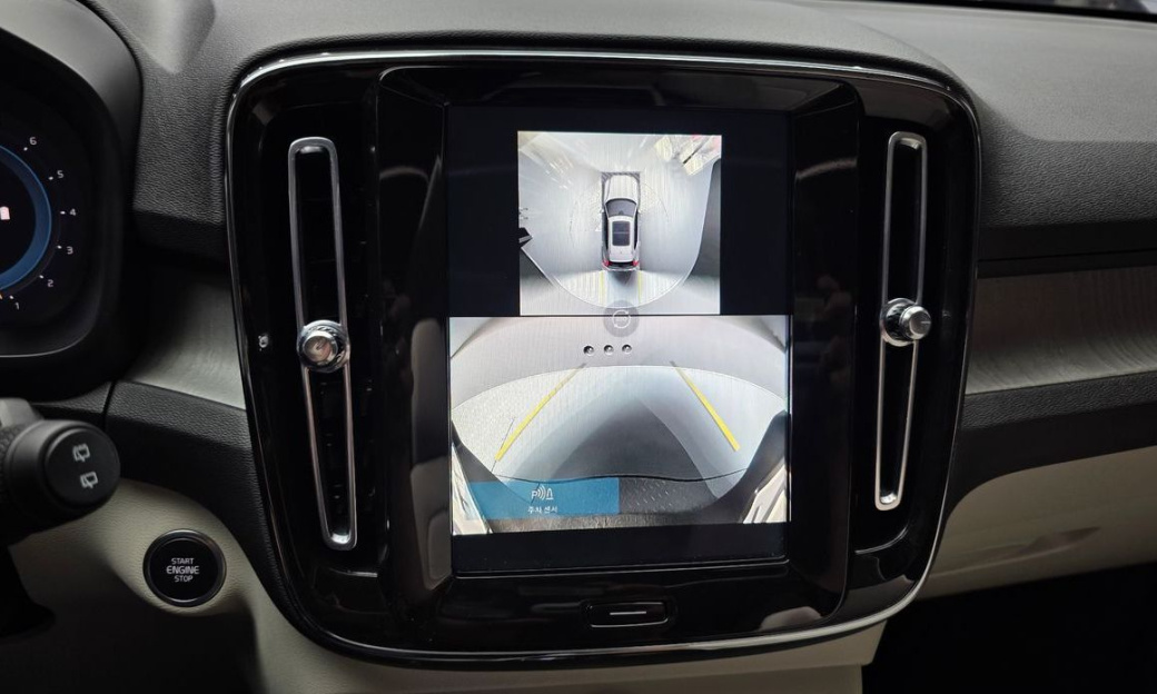 Volvo XC40 B4 Ultra Bright, 2025