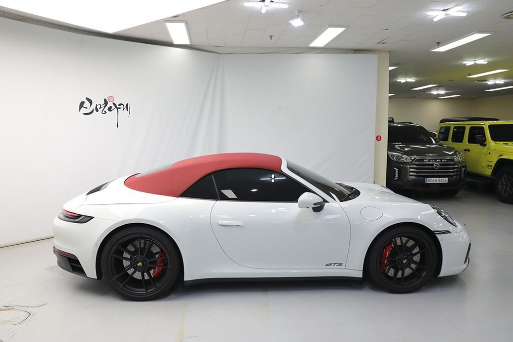 Porsche 911 Carrera 4 GTS Cabriolet, 2023