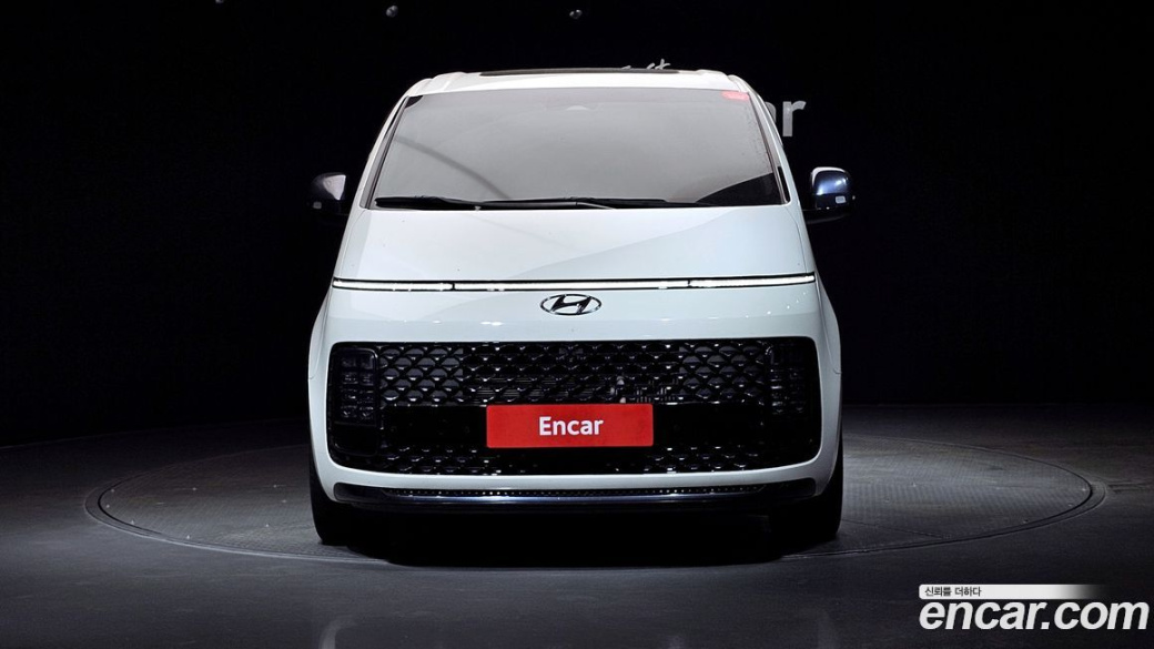 Hyundai Staria 4WD Lounge 9-Seater, 2024
